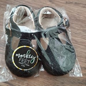Black monkey feet 3/6m